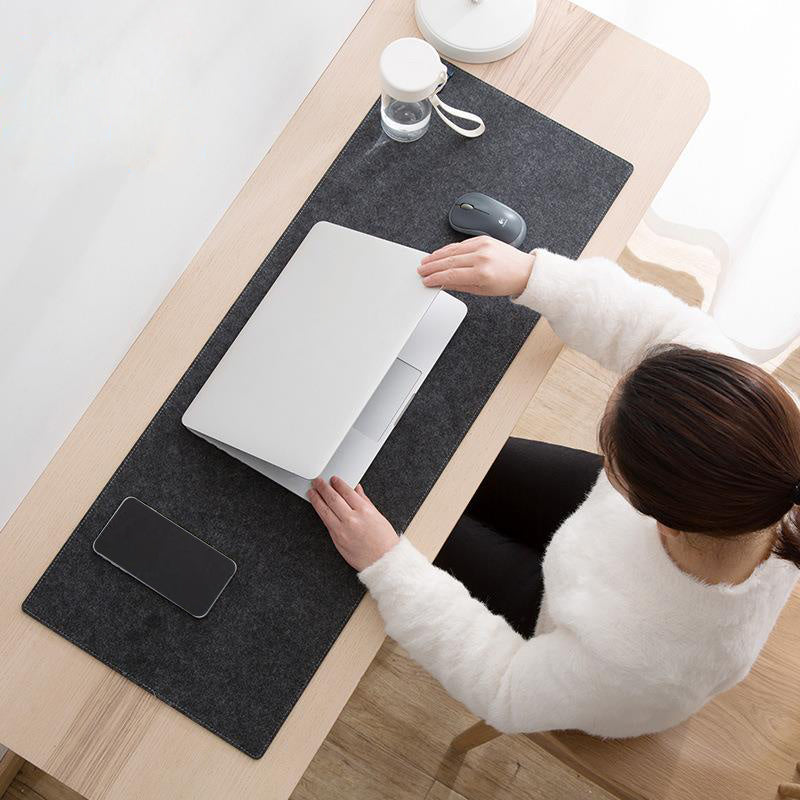 Minimalistic Non-Slip Desk Pad